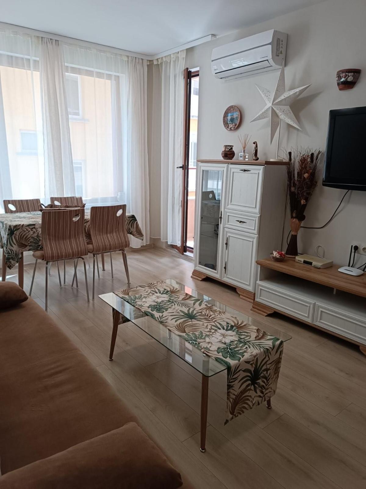 Megi Luxury Apartments Pomorie Bagian luar foto